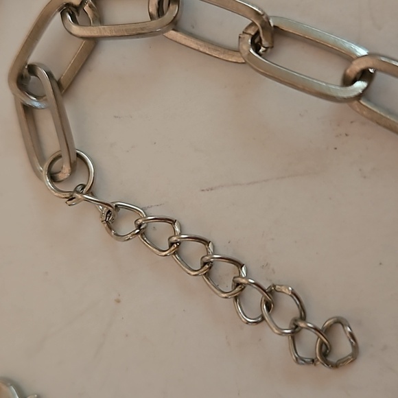 2 Bracelets, 1 is Silvertone & 1 is Bronzetone. Both are 6" w/ 1" Ext. - Picture 4 of 8